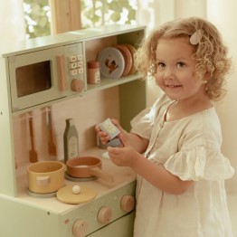 LITTLE DUTCH. Ξύλινη κουζίνα με αξεσουάρ παιχνιδιού Μέντα FSC